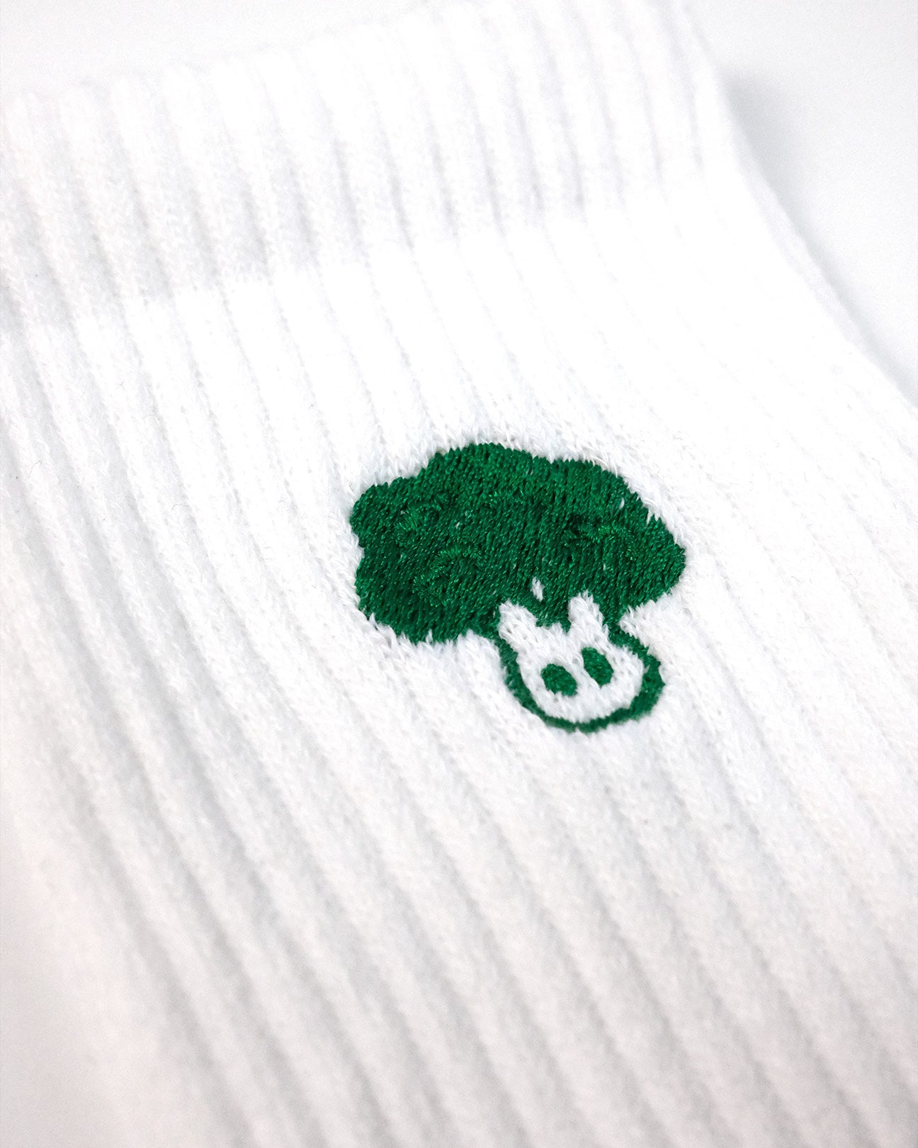 Brokkoli Stickmotiv Socken aus Bio-Baumwollmix