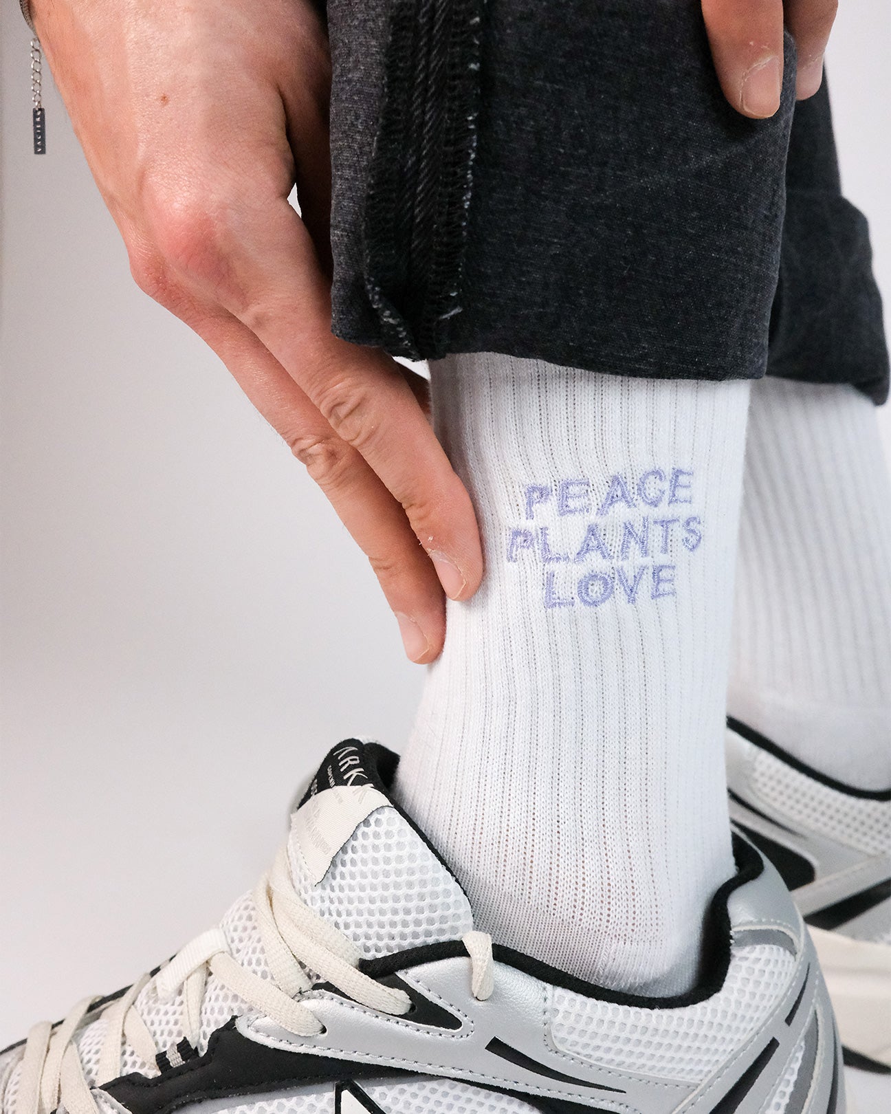Peace, Plants & Love bestickte Socken aus Bio-Baumwollmix
